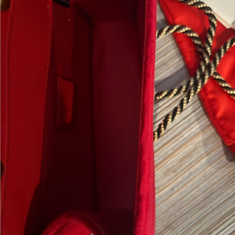 Gucci Red Velvet Crossbody Bag | 💯Authentic | Gold Chain | Like New - Picture 3 of 4